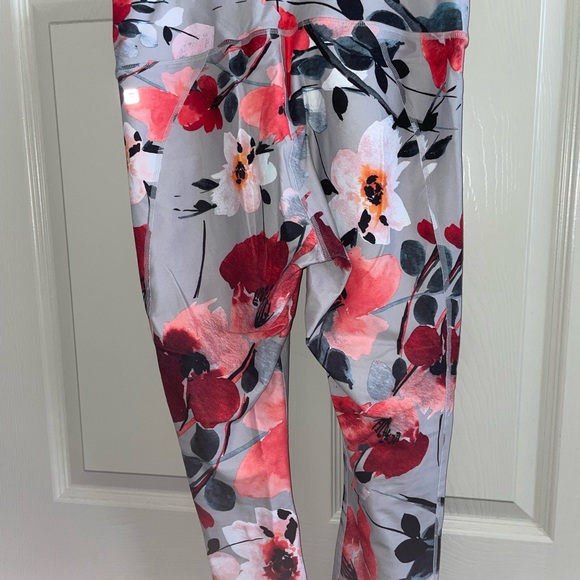 Fabletics size Medium 7/8 leggings - Picture 4 of 5